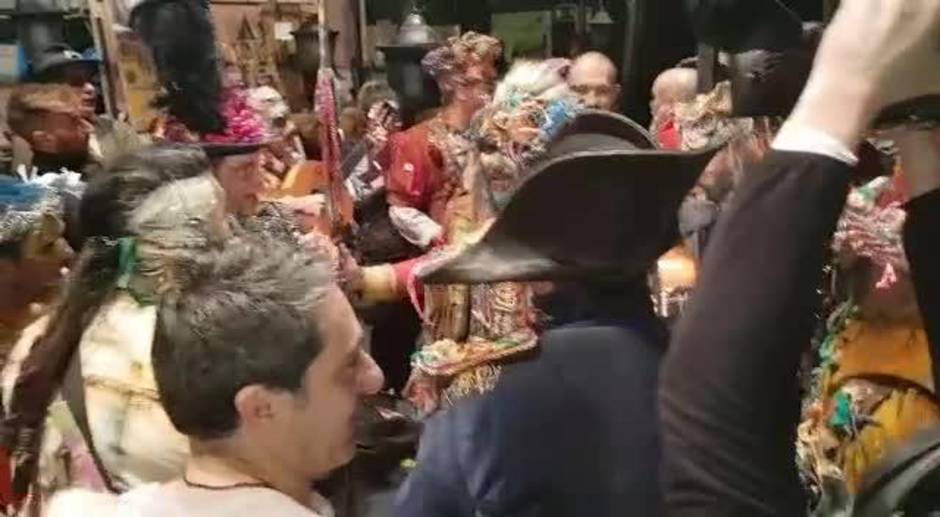 Los carnívales de Martínez Ares cantando el pasodoble de Una chirigota con clase