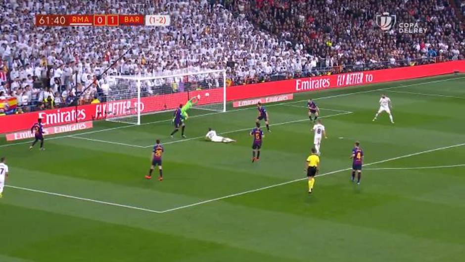 Parada de Ter Stegen ante el cabezazo de Reguilón en el Real Madrid 0-3 Barcelona