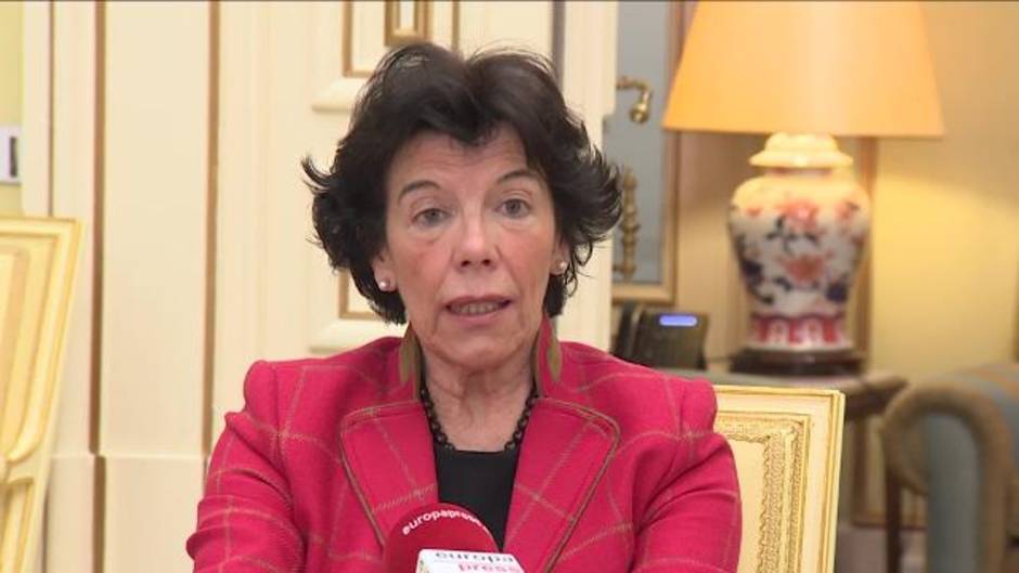 Celaá ve "un poco difícil" poder exhumar a Franco antes de las elecciones generales