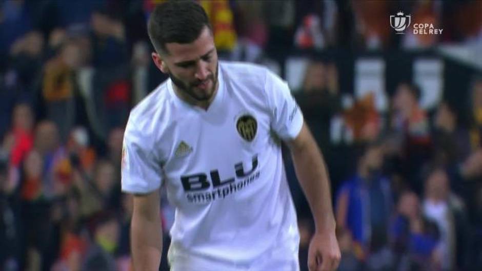 Afición y jugadores del Valencia CF celebran la victoria en Copa del Rey