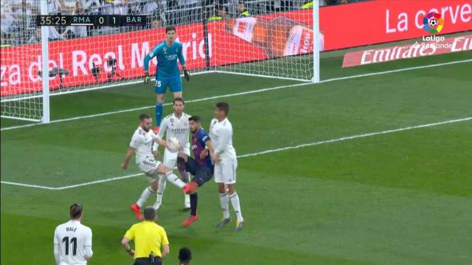 Penalti reclamado por mano de Carvajal en el Real Madrid 0 - 1 Barcelona