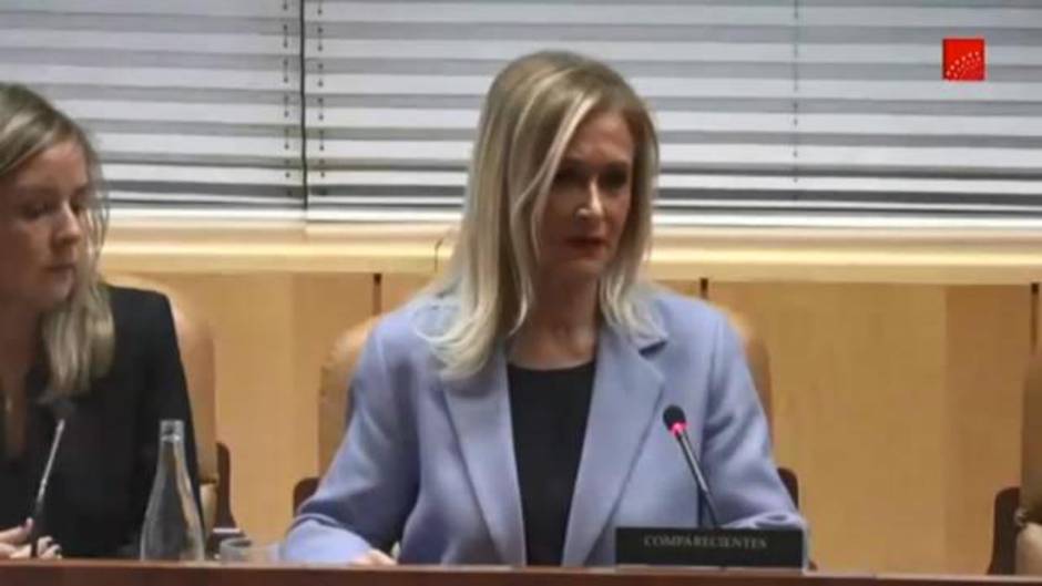 Cifuentes se acoge a su derecho de no declarar en la comisión de investigación