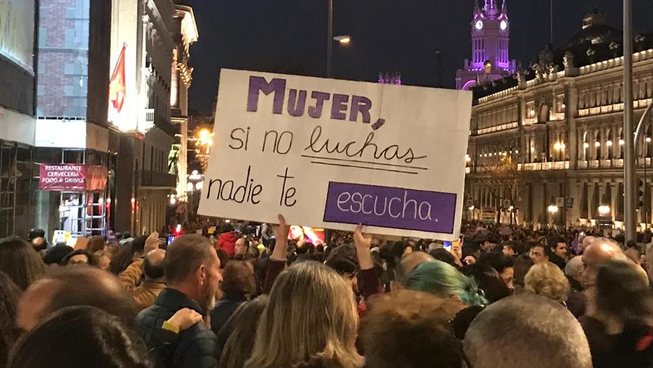 La manifestación del 8-M avanza por el centro de Madrid