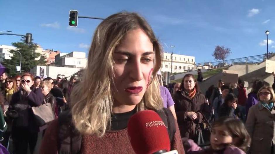 Miles de personas acuden a la manifestación feminista de Badajoz