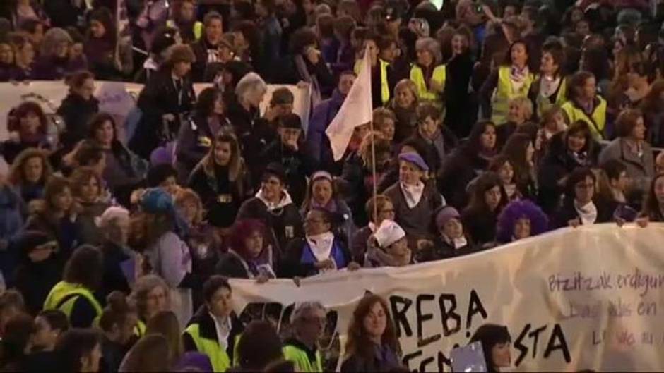 Multitudinaria manifestación feminista por las calles de Bilbao con motivo del 8M