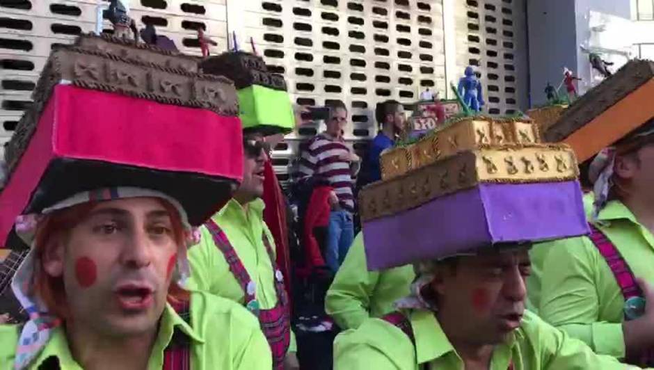 Cádiz se echa a la calle para despedir el Carnaval.