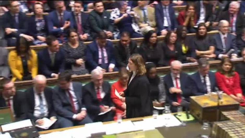 El Parlamento británico rechaza el acuerdo de May y asume el control del Brexit