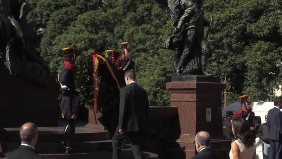 Los Reyes inician su viaje de Estado a Argentina