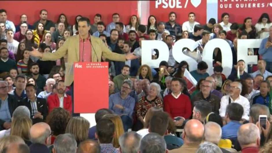 Sánchez dice que PP y Cs "no tienen sentido del ridículo"