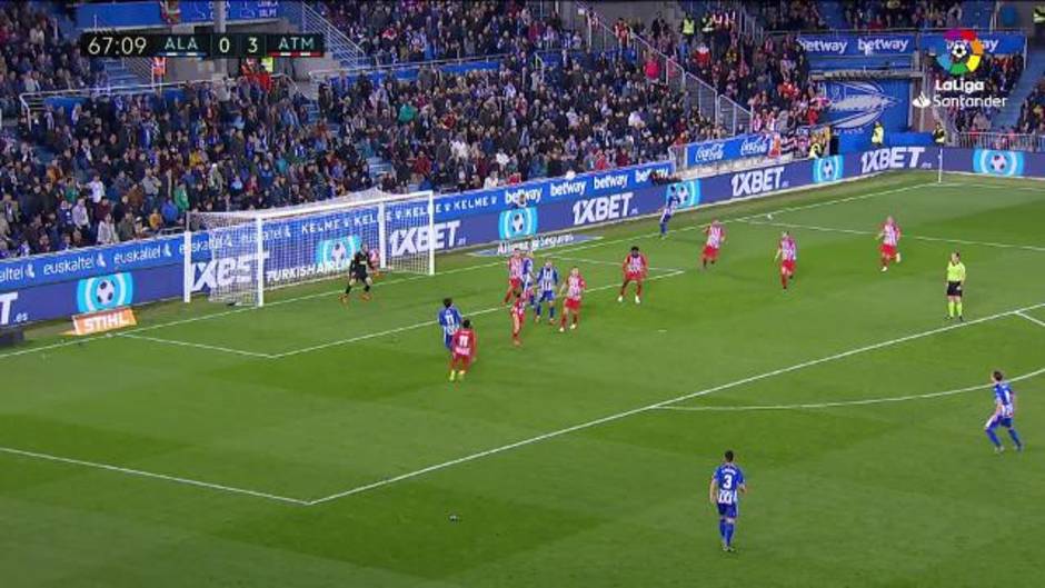 Caño de Jony a Filipe Luis en el Alavés 0-4 Atlético