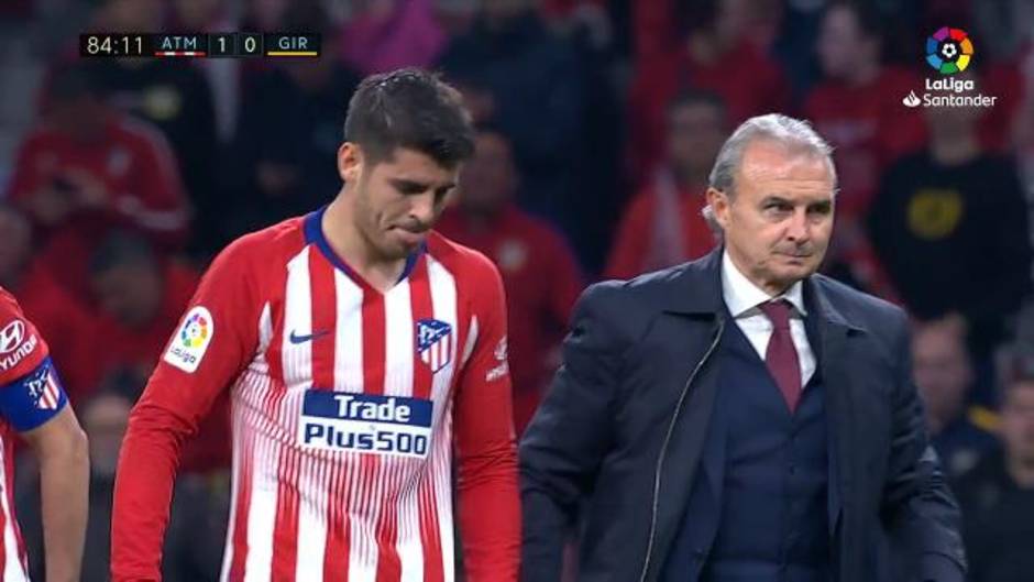 Morata abandono el césped lesionado