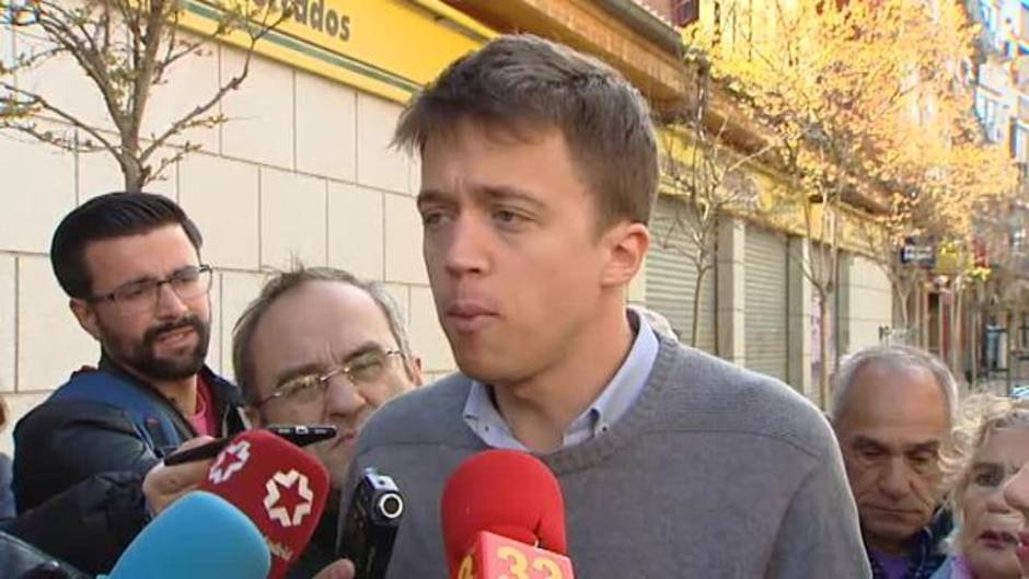 Errejón reprocha al PP que le "preocupe más una proyección" de los papeles de Bárcenas que los papeles en sí mismos