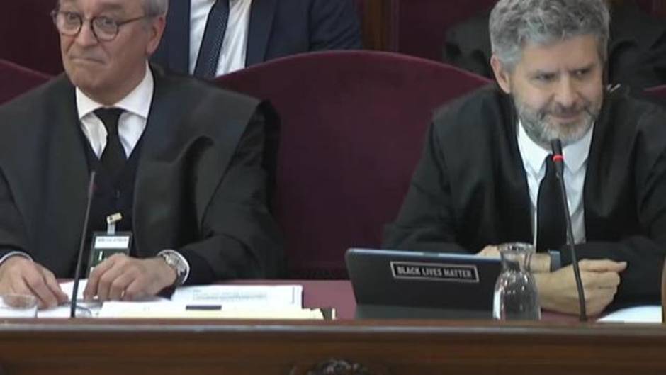 Un comisario de policía pone en evidencia al abogado de Junqueras recordándole su participación como mediador en un colegio el 1 de octubre