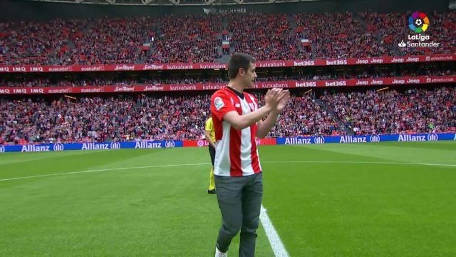 Saque de honor de Elezkano en el Athletic 3-2 Rayo