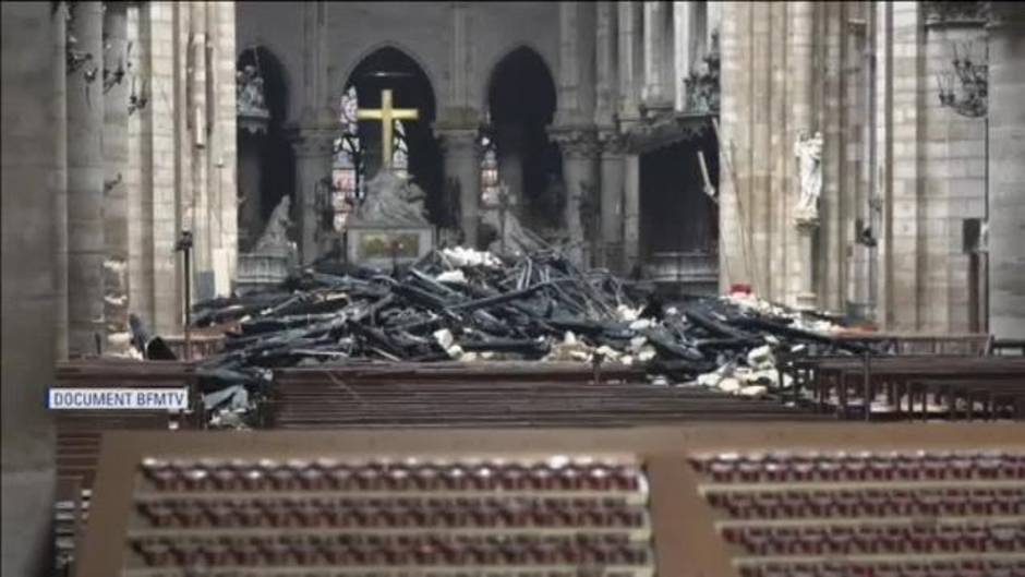 El incendio en la catedral de Notre Dame en París, deja todo bajo escombros