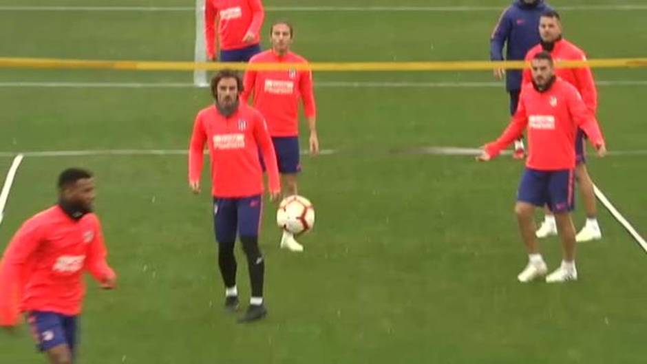 Oblak protagoniza el entrenamiento del Atlético tras anunciar que ampliará su contrato hasta 2023