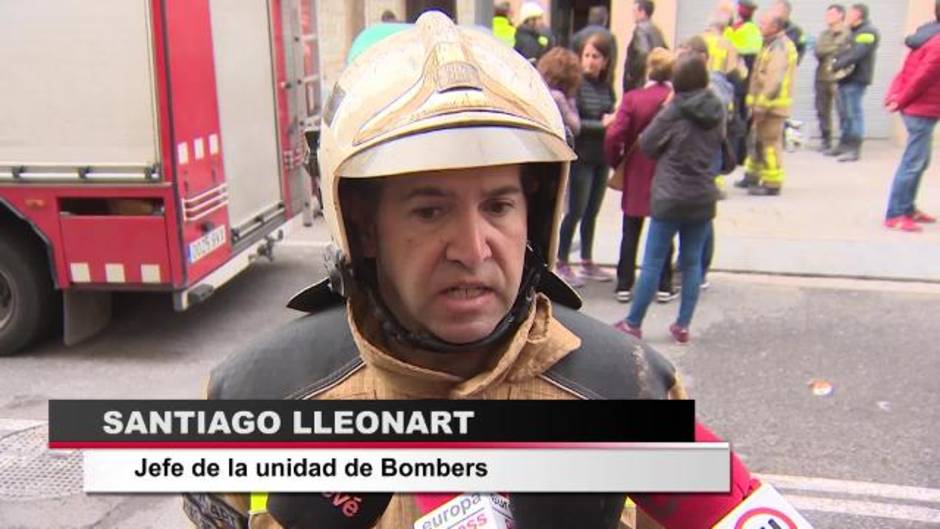 Mueren dos niños y su madre en un incendio en L’Hospitalet