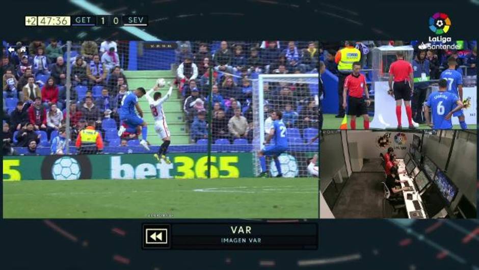 Penalti señalado por Mateu Lahoz, tras consulta con el VAR, a Escudero en el Getafe 3-0 Sevilla