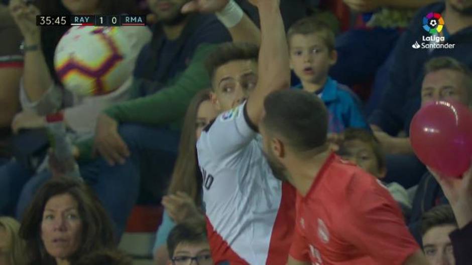 El feo gesto de Carvajal con Moreno en el Rayo Vallecano 1-0 Real Madrid