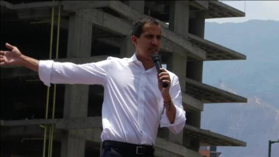 Nicolás Maduro exhibe sus tropas en Caracas