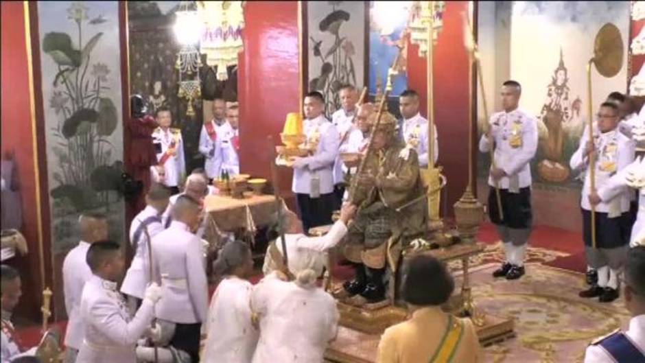 El rey de Tailandia, entronizado en tres días de ceremonias con un coste de 28 millones de euros