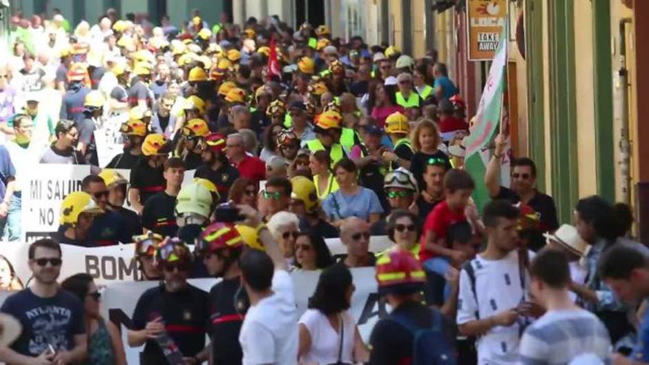 Manifestación de bomberos en Málaga