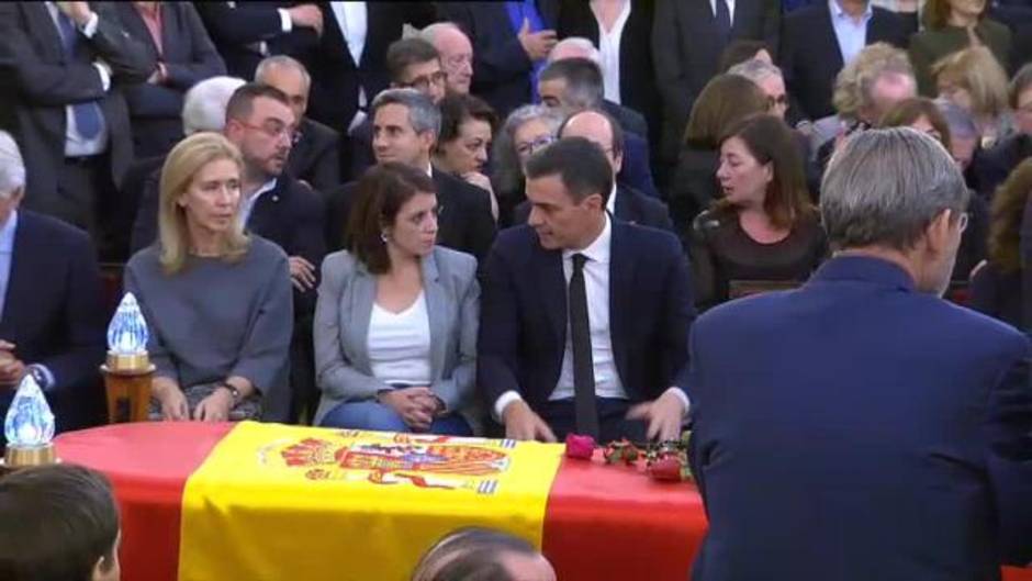 Adiós emocionado en el Congreso a Pérez Rubalcaba