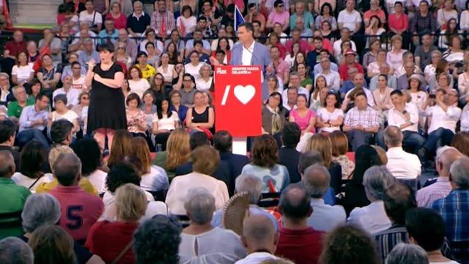 Sánchez equipara a PP, Cs y Vox con vecinos que sólo generan "ruido"