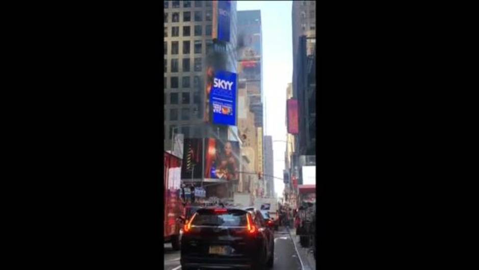 Arde una pantalla gigante situada en pleno Times Square