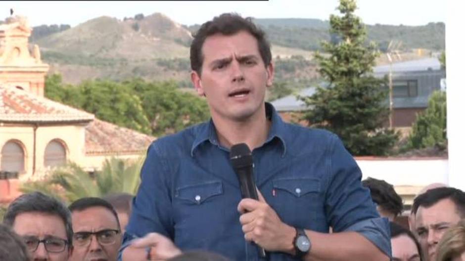 Rivera, sobre su visita al pueblo de Josu Ternera: "Es simbólico que donde se rinde homenaje a un terrorista alguien tenga la dignidad de homenajear sus víctimas"