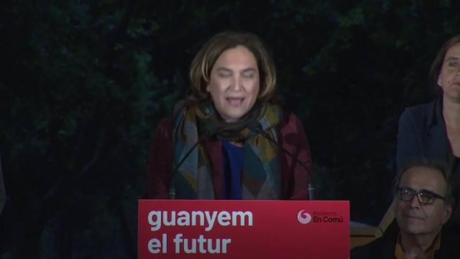 Colau llama a la movilización masiva de los progresistas