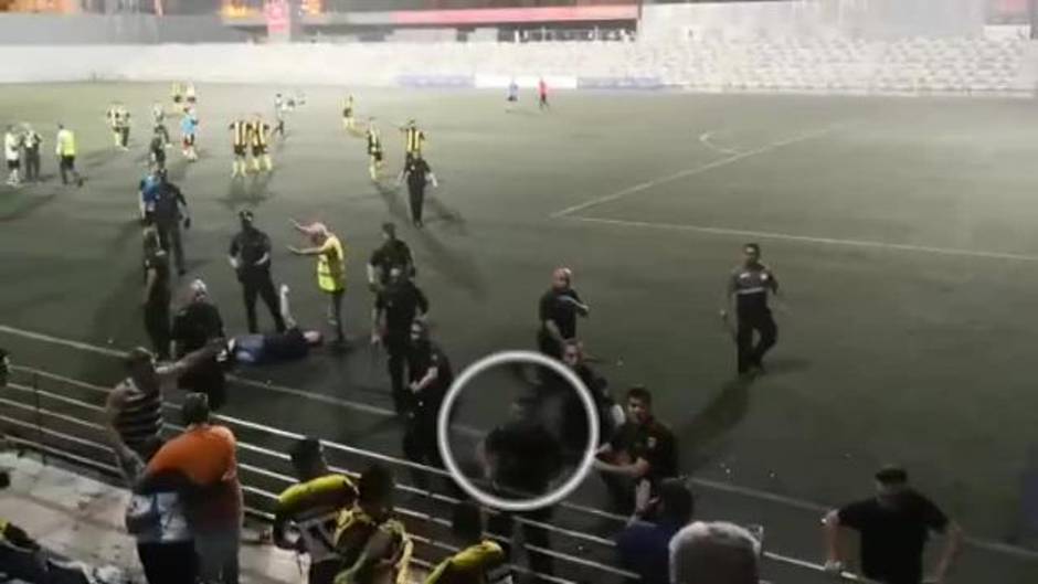 Polémica actuación policial en una pelea de fútbol