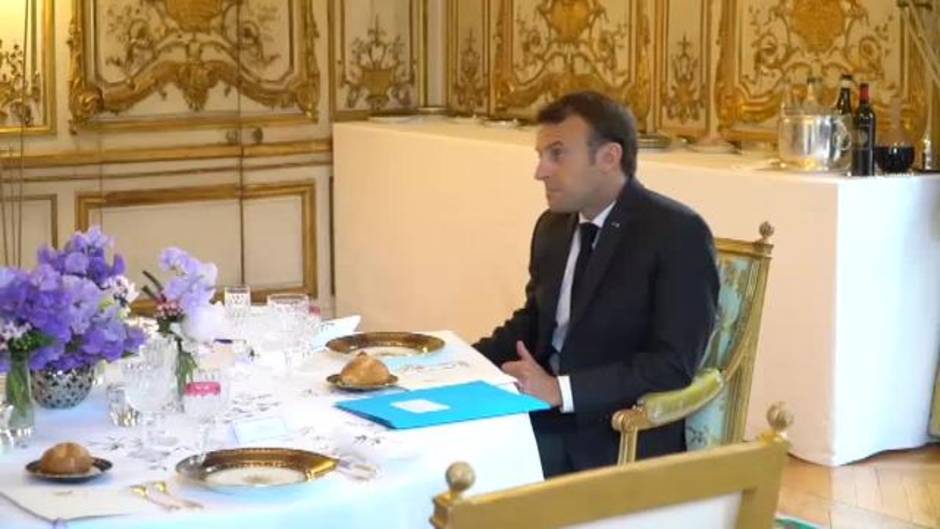 Imágenes de la cena de trabajo de Macron con Sánchez en el Eliseo