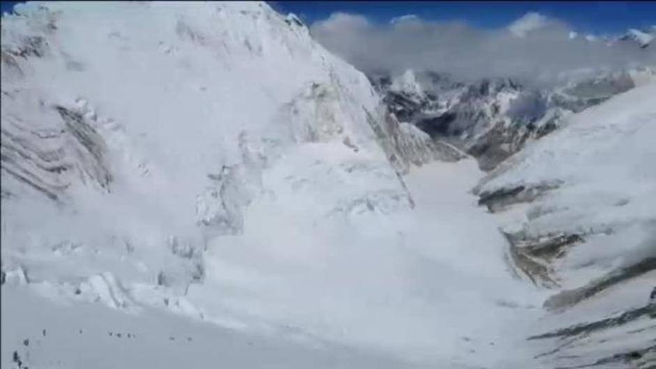 Continúan las colas en la ruta de ascenso del Everest