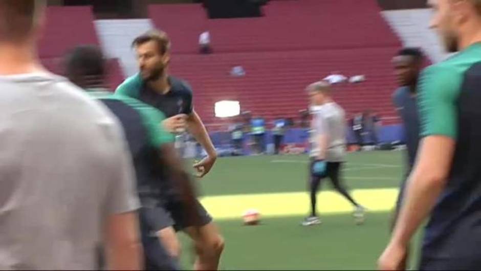 Toma de contacto del Tottenham con el césped del Wanda