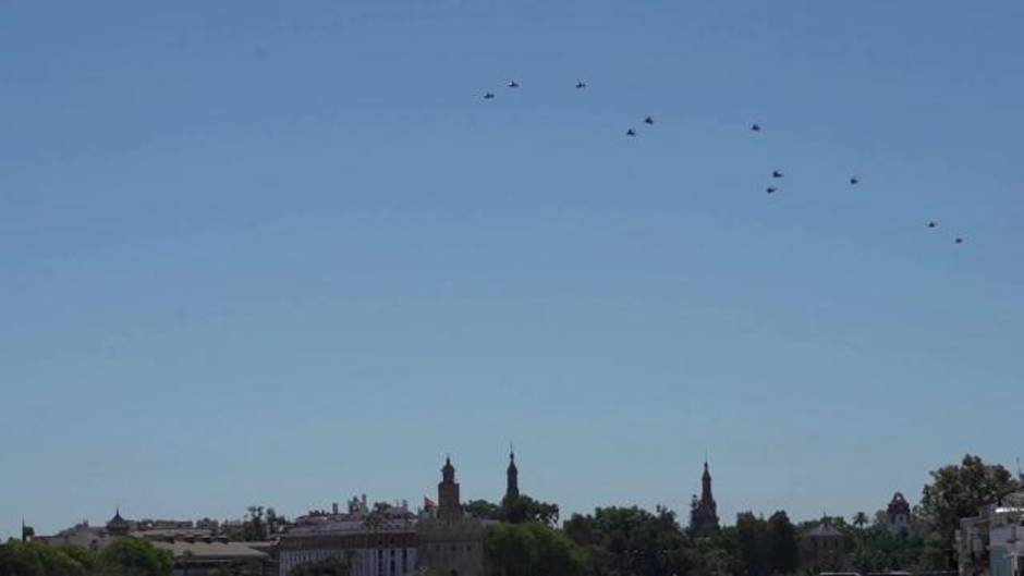 Desfile aéreo Día de las Fuerzas Armadas 2019 en Sevilla