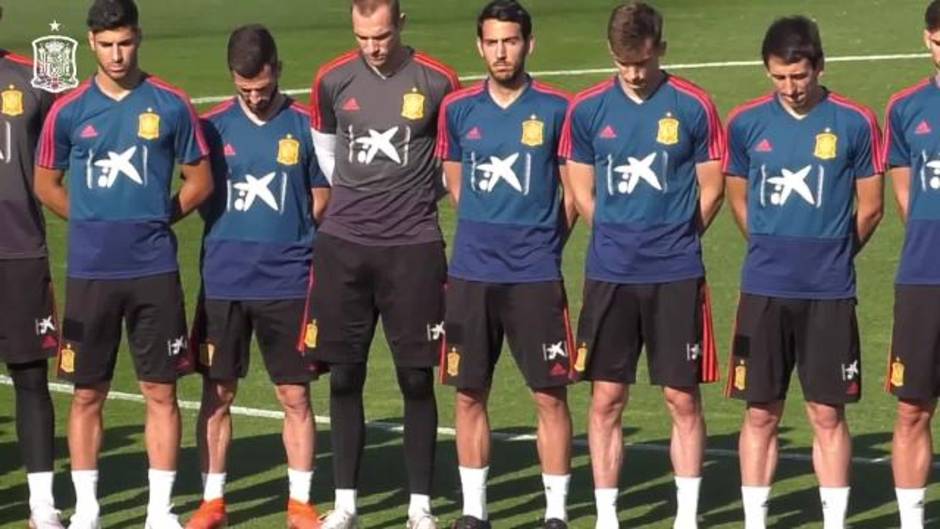 La Selección guarda un minuto de silencio por Reyes