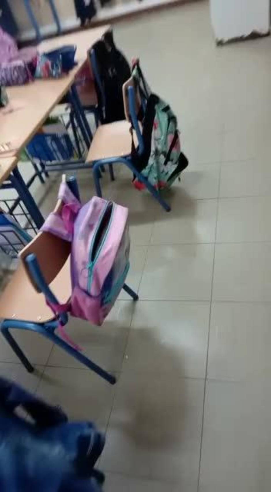 Madre se queja del estado del aula