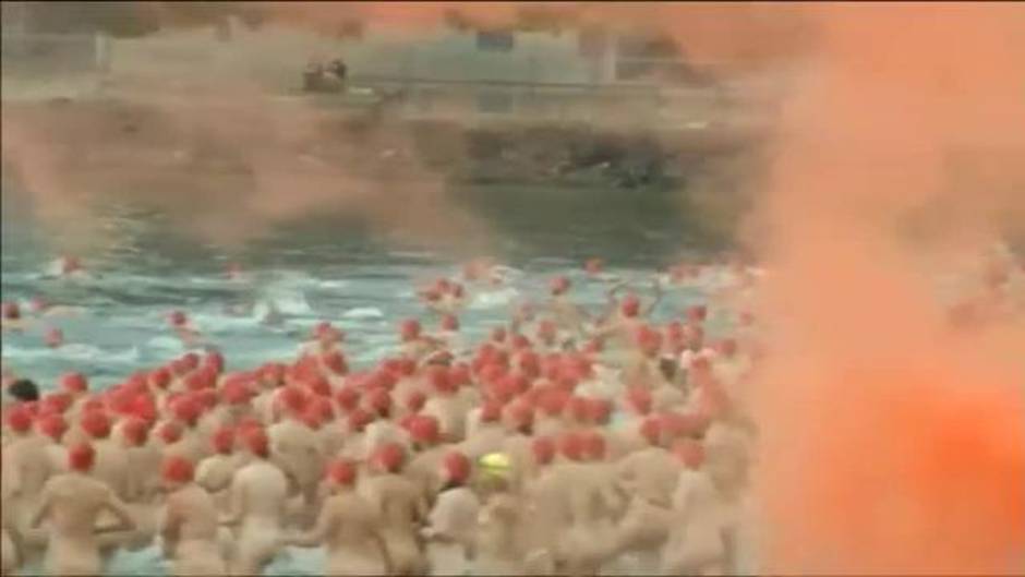 Cerca de 2000 personas se bañan desnudas en Tasmania para celebrar el solsticio de invierno