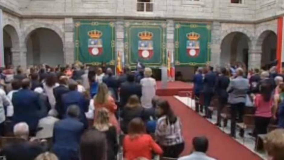 Revilla toma posesión como presidente de Cantabria