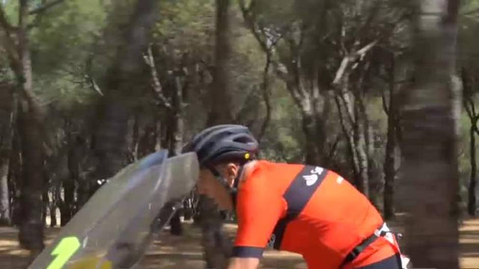 Miguel Indurain participa en un triatlón en Madrid a casi 40 grados de temperatura