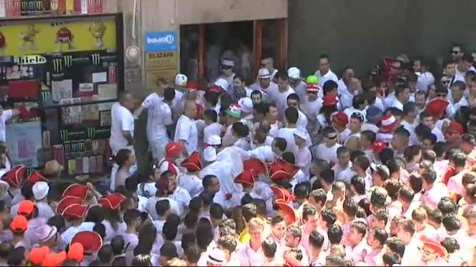 Tensión en el ayuntamiento de Pamplona por la exhibición de una ikurriña durante el chupinazo