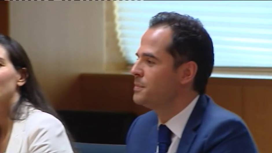 Aguado se sienta con Monasterio en presencia de Ayuso pero la investidura sigue bloqueada