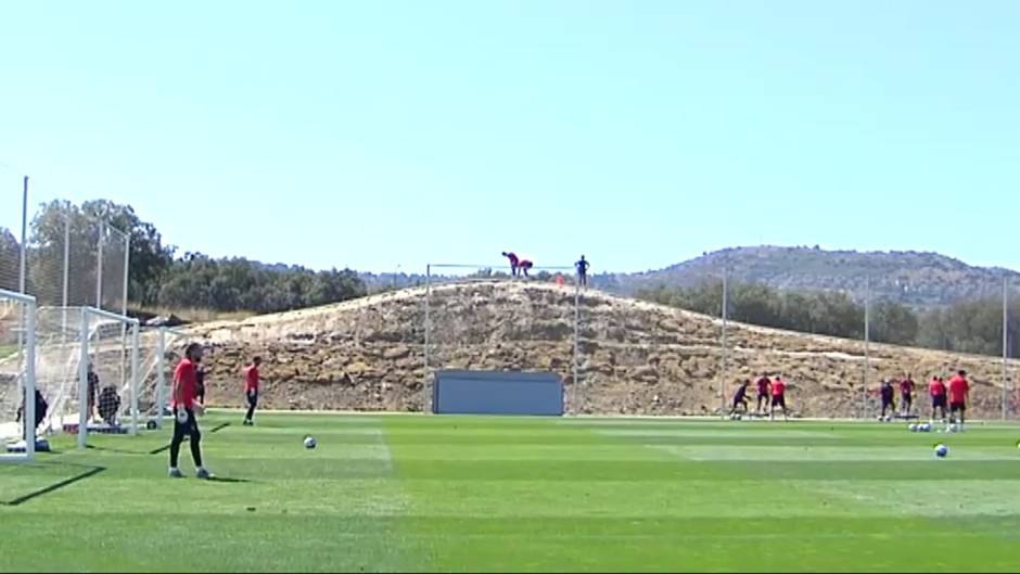 Diego Costa deja el entrenamiento tras sufrir varios mareos