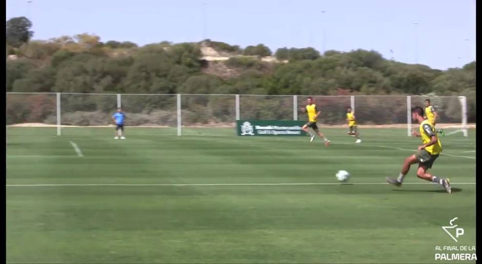 Las paradas de Joel Robles en el entrenamiento del Betis