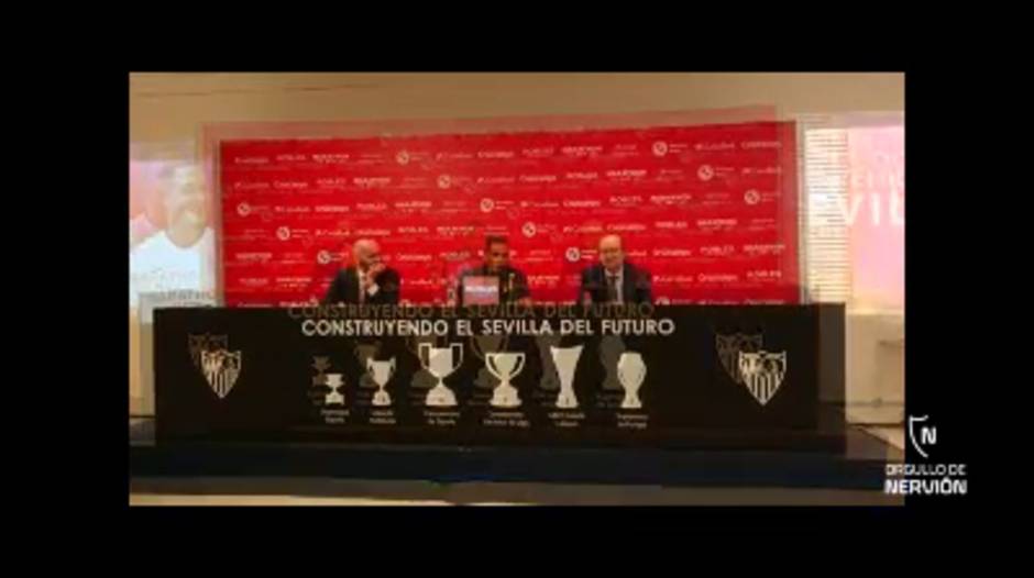 Fernando, feliz en su presentación con el SevillaFC