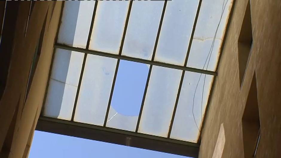 Un chico de 15 años muere en Tarragona al caer por una claraboya