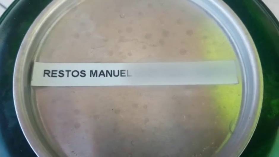 Aparece una urna funeraria en una playa de Orihuela