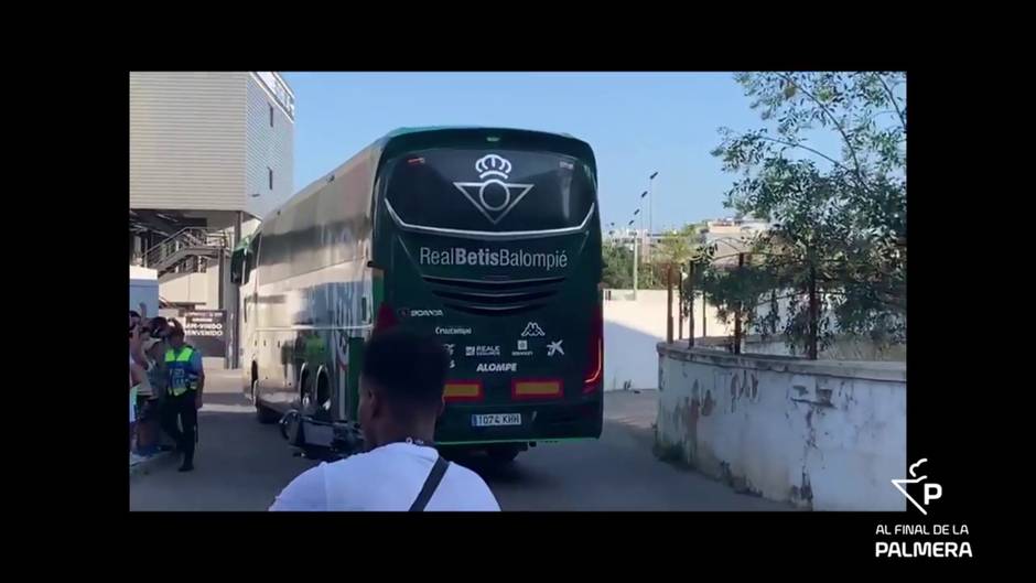 La llegada del Betis al estadio de Portimao para jugar ante el Oporto en la Copa Ibérica