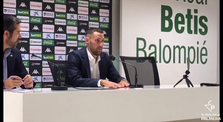 Alfonso Pedraza, jugador del Real Betis, durante su presentación